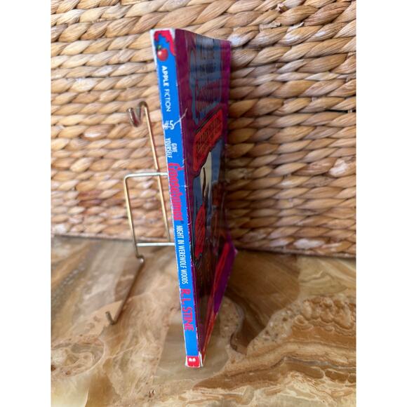 Give yourself Goosebumps Book 5 - Picture 3 of 7